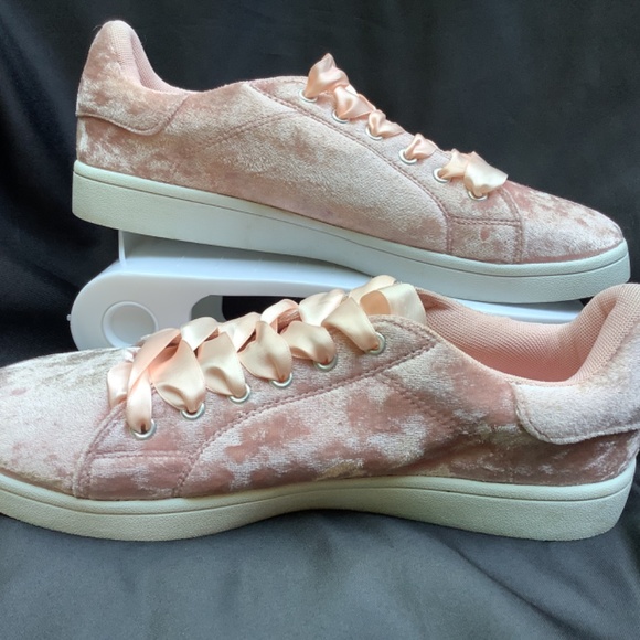 Stylish NWOT Sugar memory foam Blush/pink Velvet sneakers lace up - Picture 3 of 11